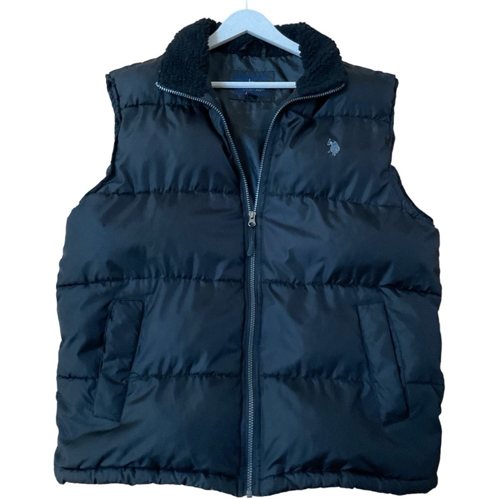 US POLO ASSN. BLACK PUFFER VEST SIZE LARGE